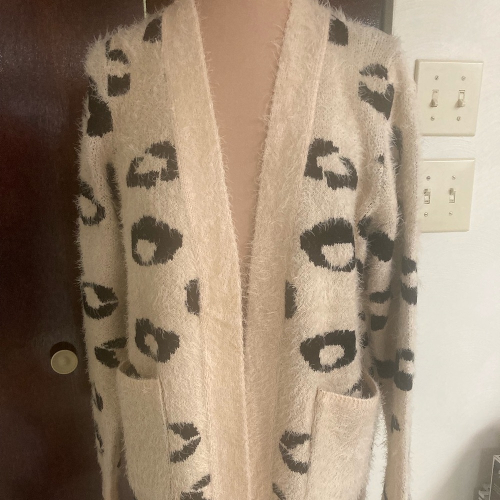 NWT Amaryllis Cardigan